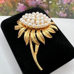 Gold  Daisy with Pearl Pave Center Brooch